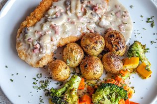 Шницель с овощами