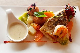 Минтай с овощами